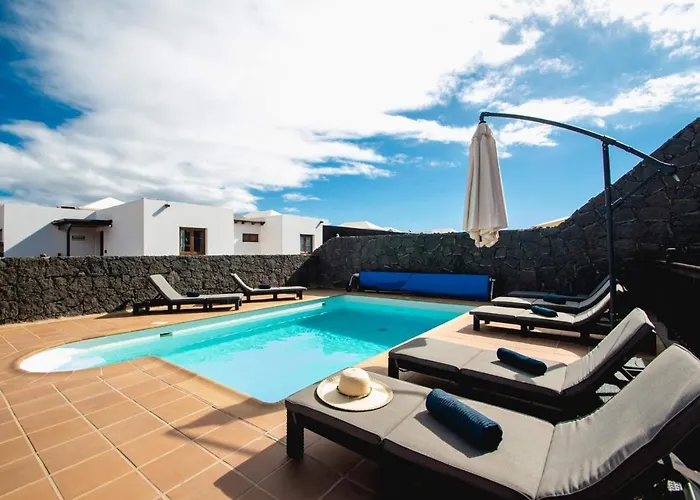 Villa Vista Reina - Luxury 6 Bedroom - Heated Pool- Views - Pool Table - Vista Lobos - Playa Blanca